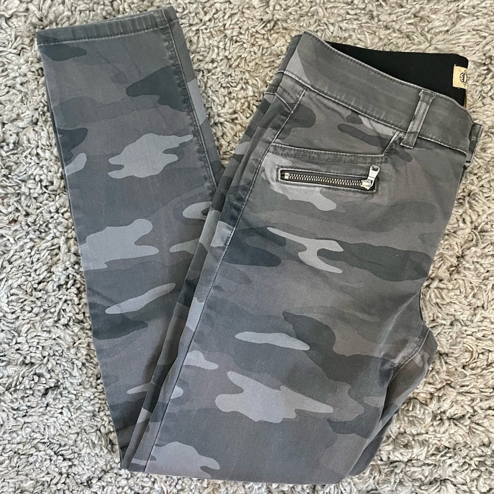 Democracy Camo Jeans Sz 6